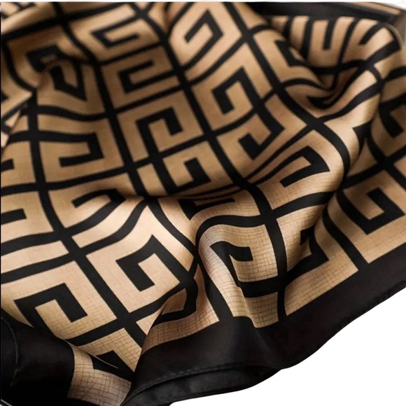❤️ SOLD ❤️ Elegant Black and Gold Geometric Silk Scarf - Picture 3 of 3